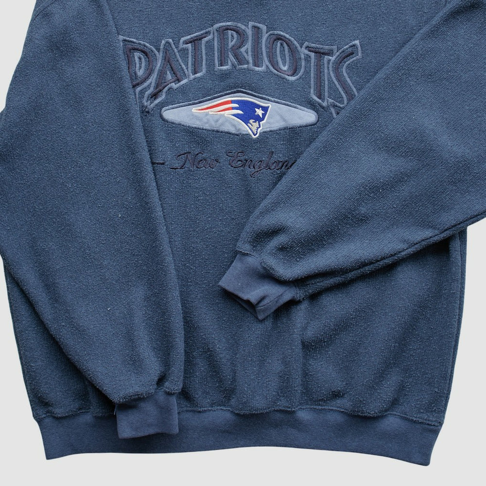 New England Patriots Fanatics Lee Apparel 90s Pullover Sweatshirt