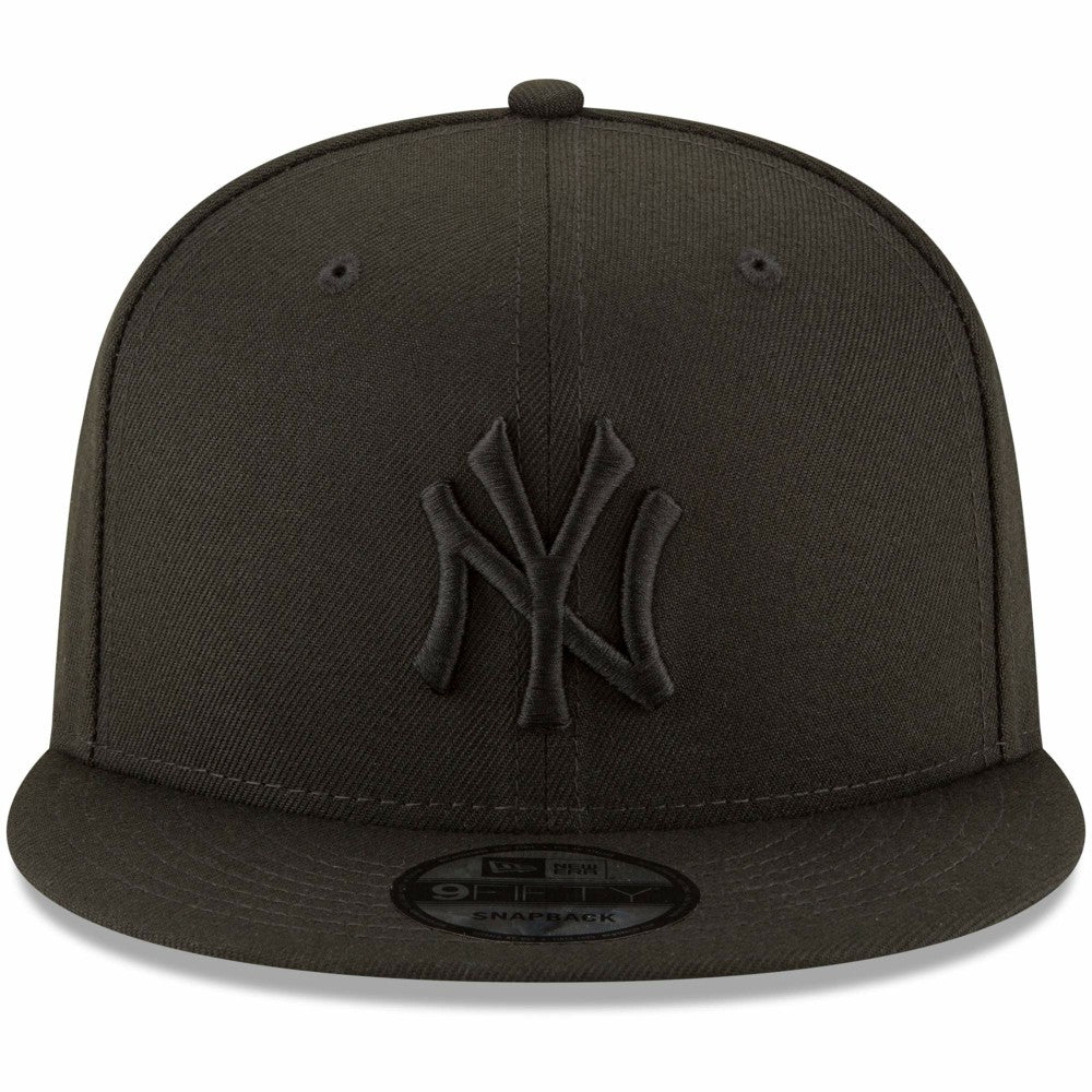 New York Yankees New Era Black on Black 9FIFTY Team Snapback Adjustable Hat | MLB Near me