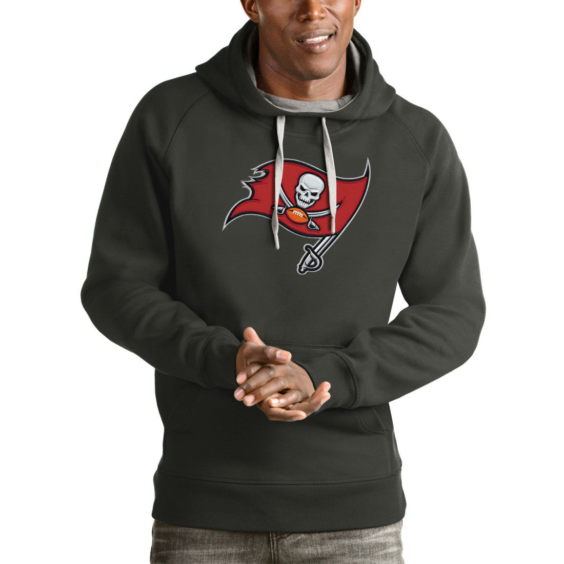 Tampa Bay Buccaneers  Antigua Victory Pullover Hoodie