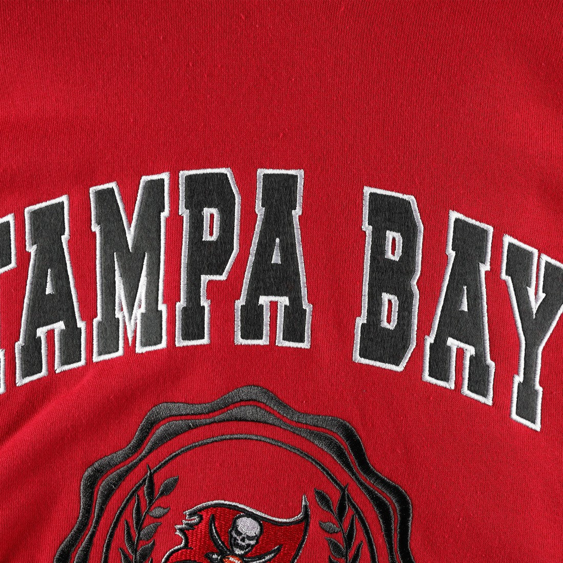 Tampa Bay Buccaneers  Tommy Hilfiger Women's Becca Drop Shoulder Pullover Hoodie