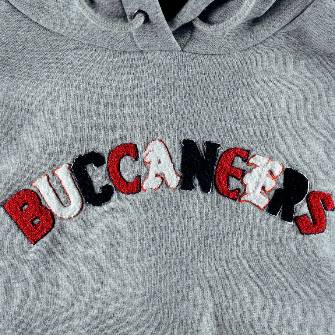 Tampa Bay Buccaneers  The Wild Collective Women's Cropped Pullover Hoodie