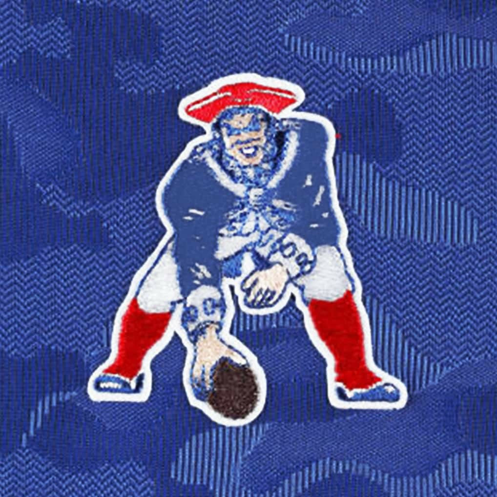 New England Patriots  Antigua Brigade Throwback Quarter-Zip Top