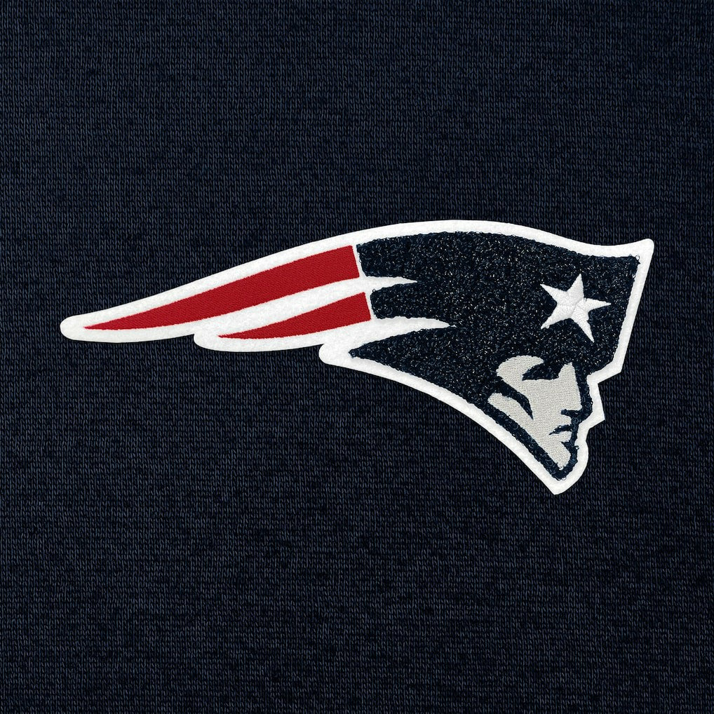 New England Patriots  Antigua Victory Chenille Pullover Hoodie