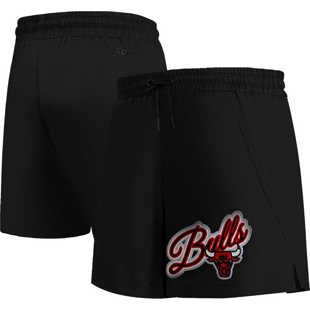 Chicago Bulls Pro Standard Women's Script Woven Shorts Outlet