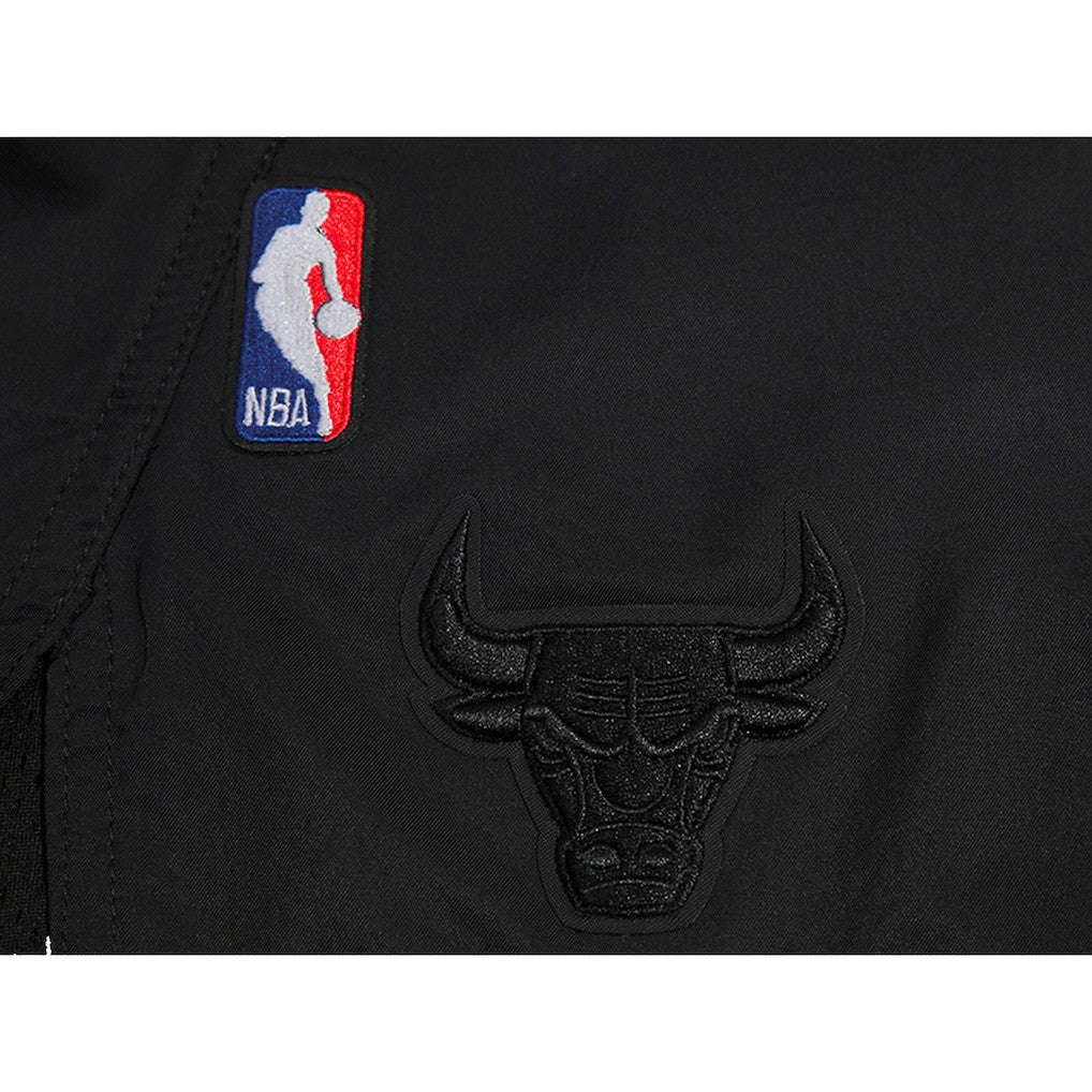 Chicago Bulls Pro Standard Women's Script Woven Shorts Outlet