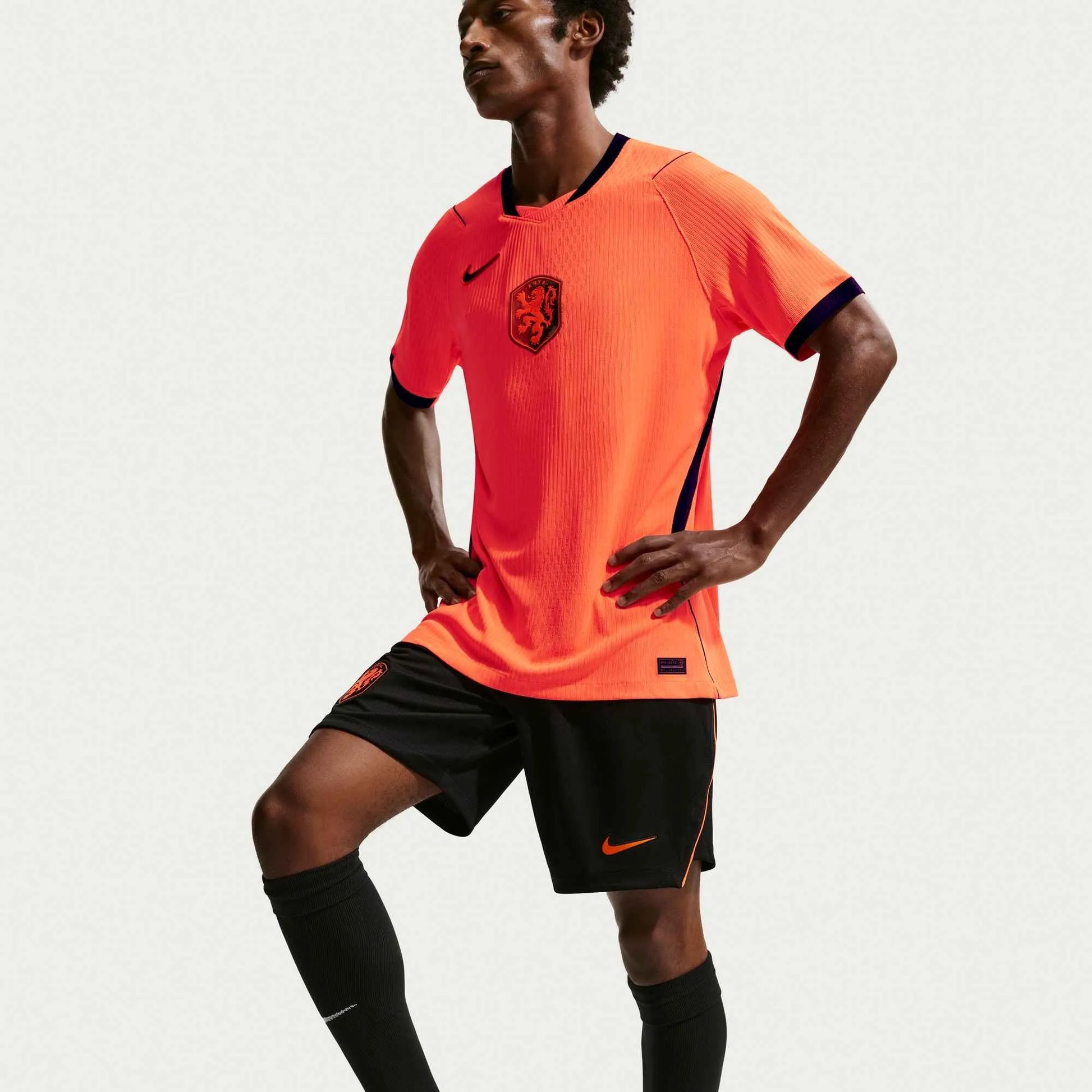 2026-27 Netherlands Men's Stadium Home Shorts Black/Hyper Crimson - Nike