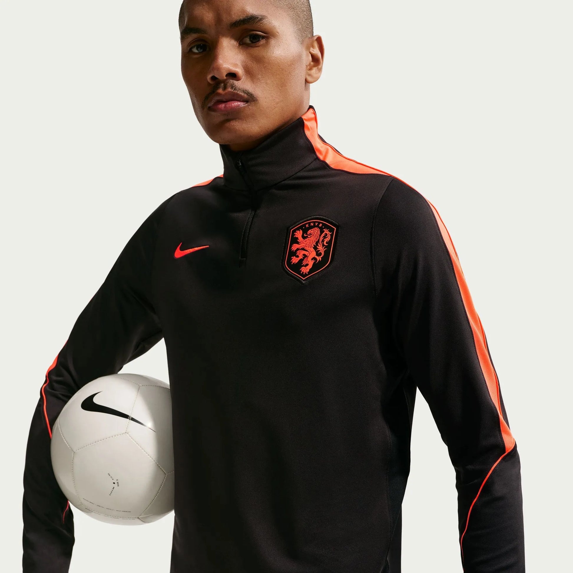 2026-27 Netherlands Men's Strike Drill Top Black/Hyper Crimson/Hyper Crimson - Nike