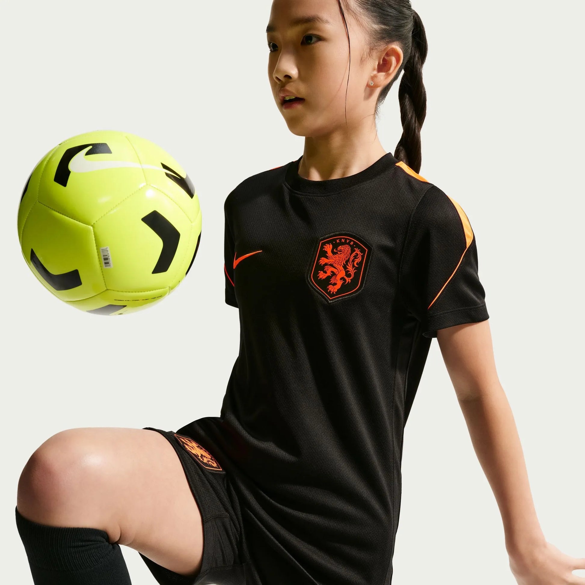 2026-27 Netherlands Youth Strike Top Black/Hyper Crimson/Hyper Crimson - Nike
